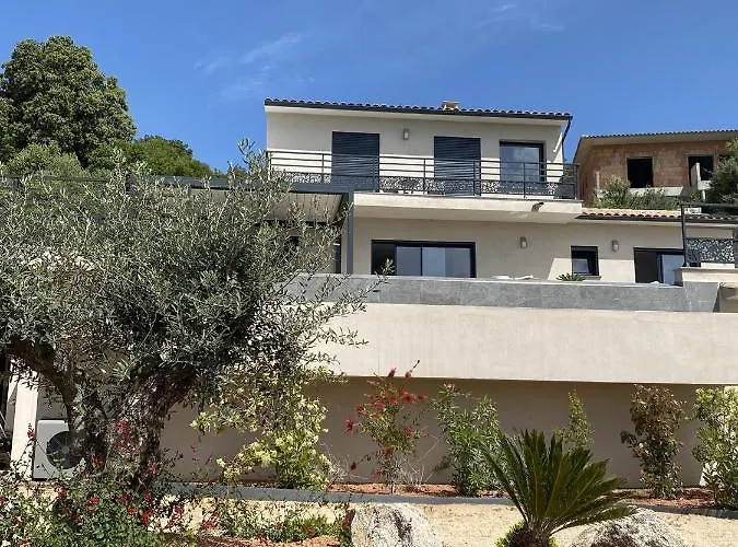 Tres Belle Neuve Vue Avec Piscine Chauffee Villa