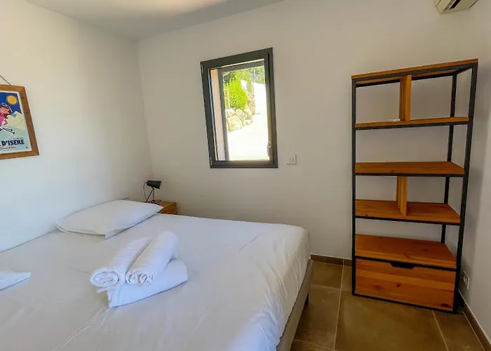 Tres Belle Neuve Vue Avec Piscine Chauffee Villa *