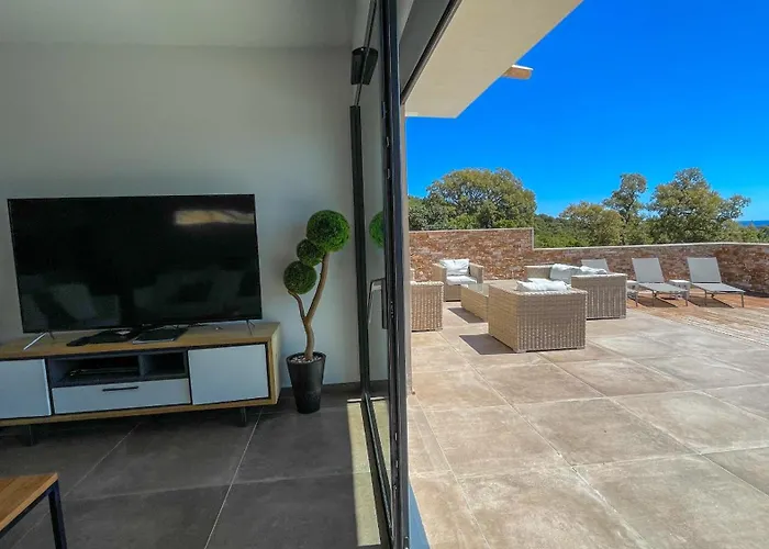 Tres Belle Neuve Vue Avec Piscine Chauffee Villa *