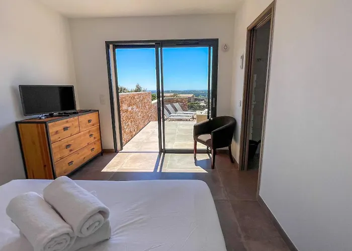 Tres Belle Neuve Vue Avec Piscine Chauffee Villa *