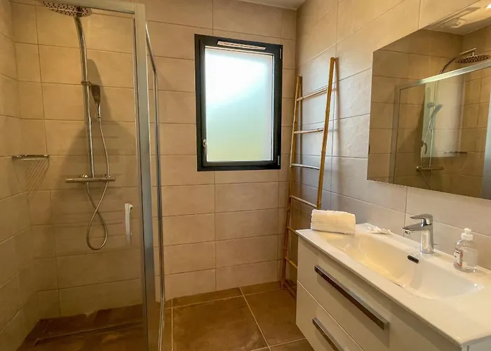 Tres Belle Neuve Vue Avec Piscine Chauffee *