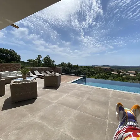 Tres Belle Neuve Vue Avec Piscine Chauffee