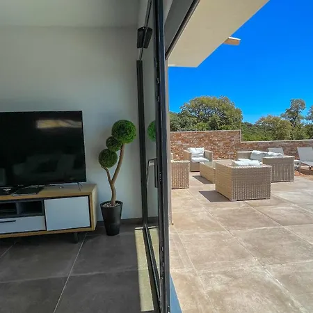 Tres Belle Neuve Vue Avec Piscine Chauffee Villa *