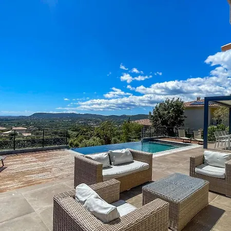 Tres Belle Neuve Vue Avec Piscine Chauffee