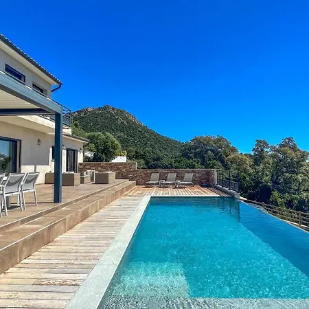 Tres Belle Neuve Vue Avec Piscine Chauffee