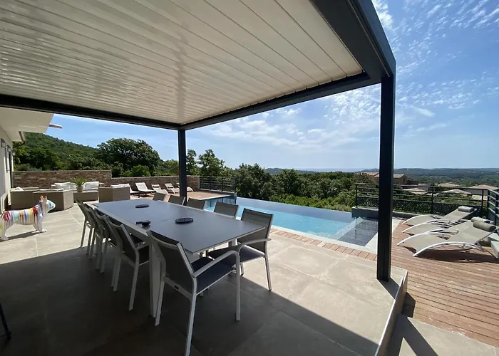 Tres Belle Neuve Vue Avec Piscine Chauffee Villa