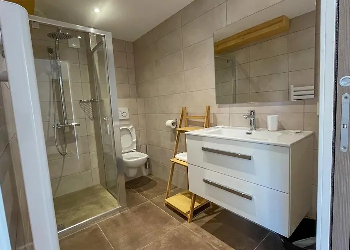 Tres Belle Neuve Vue Avec Piscine Chauffee