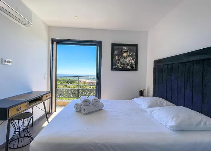 Villa Tres Belle Neuve Vue Avec Piscine Chauffee *