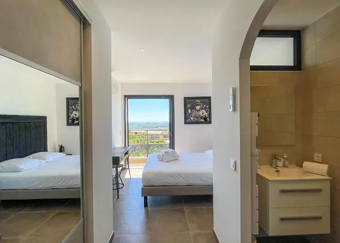 Tres Belle Neuve Vue Avec Piscine Chauffee *